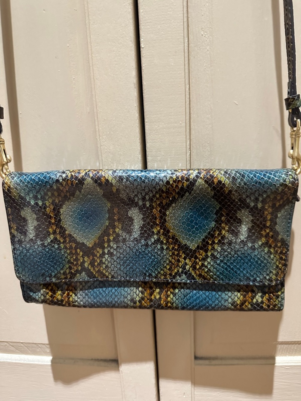 Dooney & Bourke leather snake print small shoulder bag.  Excellent condition! - Picture 2 of 14